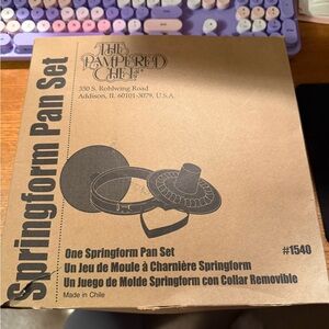 The Pampered Chef Springform Pan Set in Brown Box